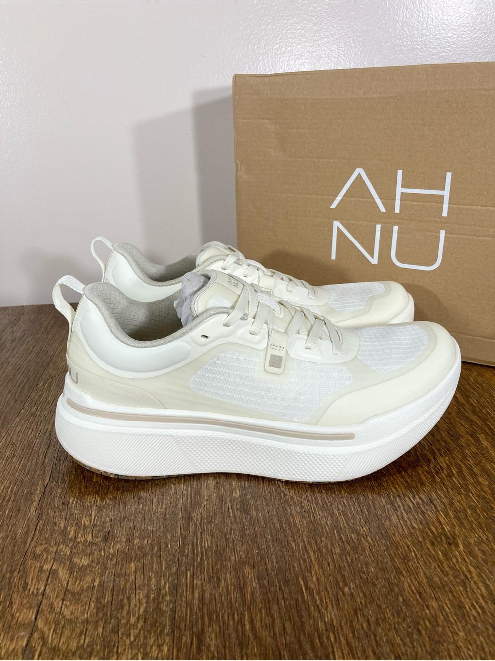 Ahnu Sequence 1 Low Top Sneaker Women’s Size 6.5 White NWT